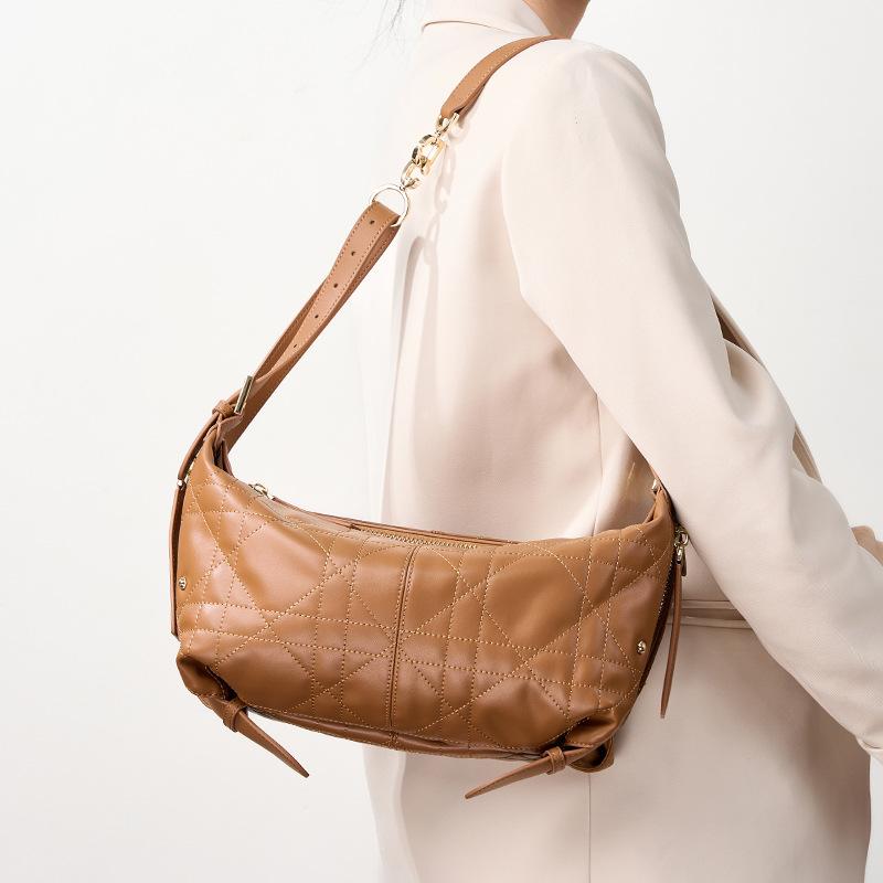 

A High-end French Large-capacity Dumpling Underarm Bag with A Single-shoulder Crossbody Style Made of Genuine Leather чорний