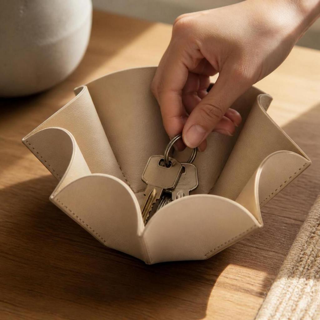 Flower-Shaped Valet Tray Wear-Resistant Leather Folded for Dresser