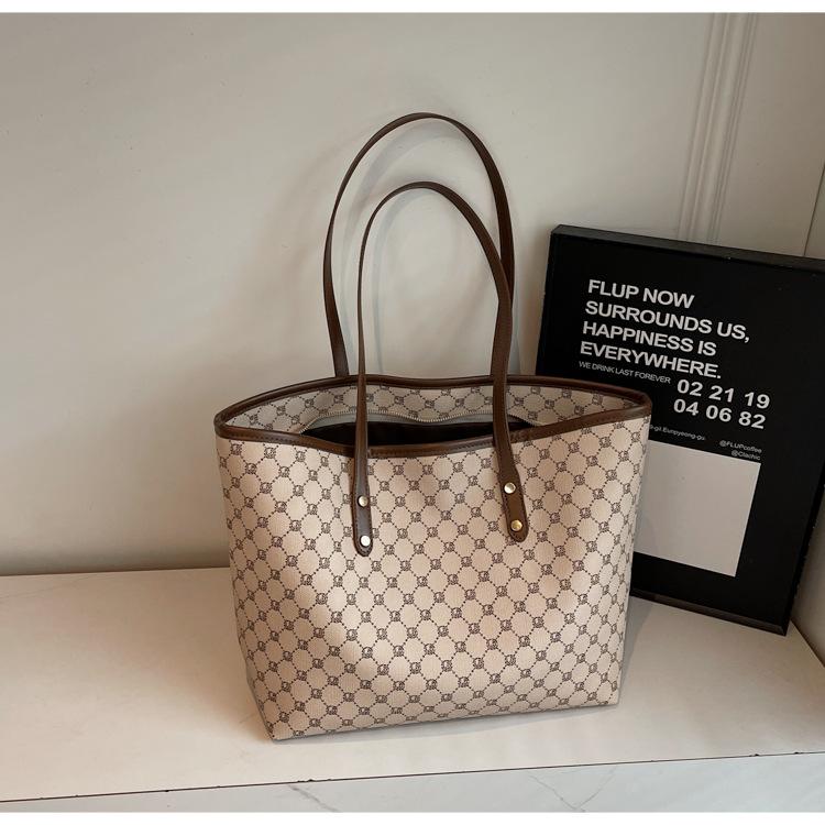 

Сумка премиум-класса в стиле ретро женская 2025 новая большая сумка-тоут для поездок на работу, сумка под мышку, модная сумка через плечо хаки