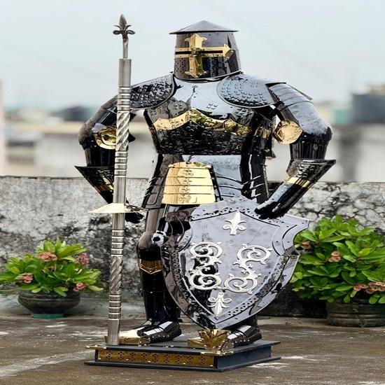 

Full Body Black Crusader Knight Armor Mirror-Finish Stainless Steel Medieval Suit with Gold Accents, Display Stand Cosplay
