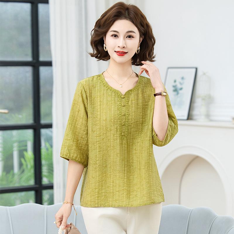 Plus Size Floral Grandma-Style Shirt for Women, Loose Fit, Slimming, Five-Point Sleeves, Ideal for Middle-Aged & Elderly, Summer Top