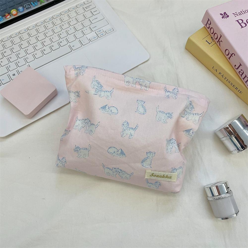 Small Fresh Ins Style Large Capacity Makeup Bag for Women Girl Travel Toiletry Organizer Pouch for Cosmetics and Skincare Case