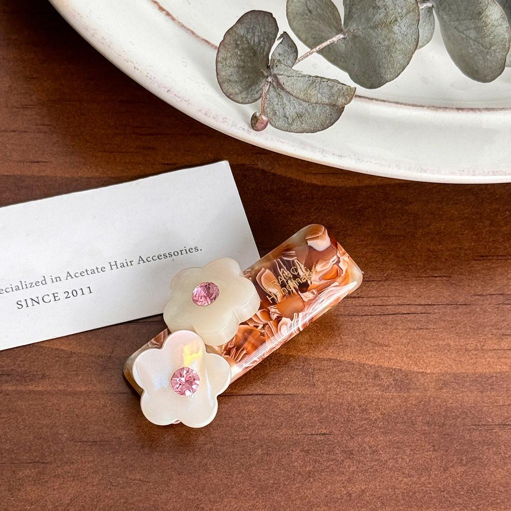 Sweet Floral Hair Claw Clip Charming Hair Accessory For Girls With Sparkling Design