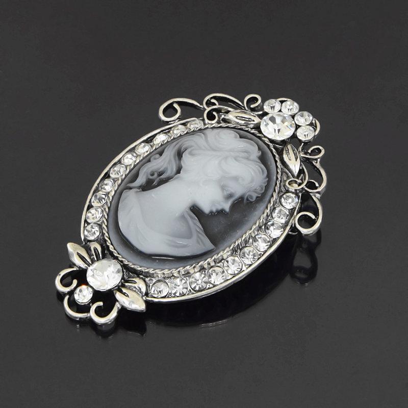 Vintage Courtly Brooch: European Alloy Silver Antique Lapel Pin with Embossed Woman's Head Design