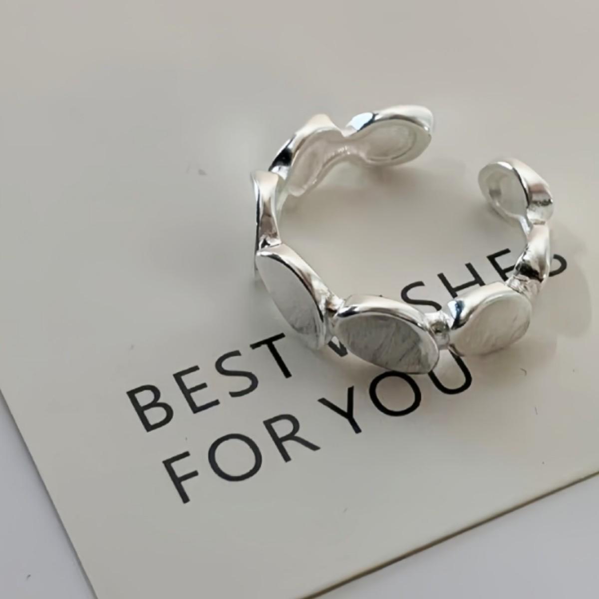 

Korean-Style Oval Brushed Ring for Women: Cold Aesthetic, Forest-Inspired, Light Luxury, Concave Open Design