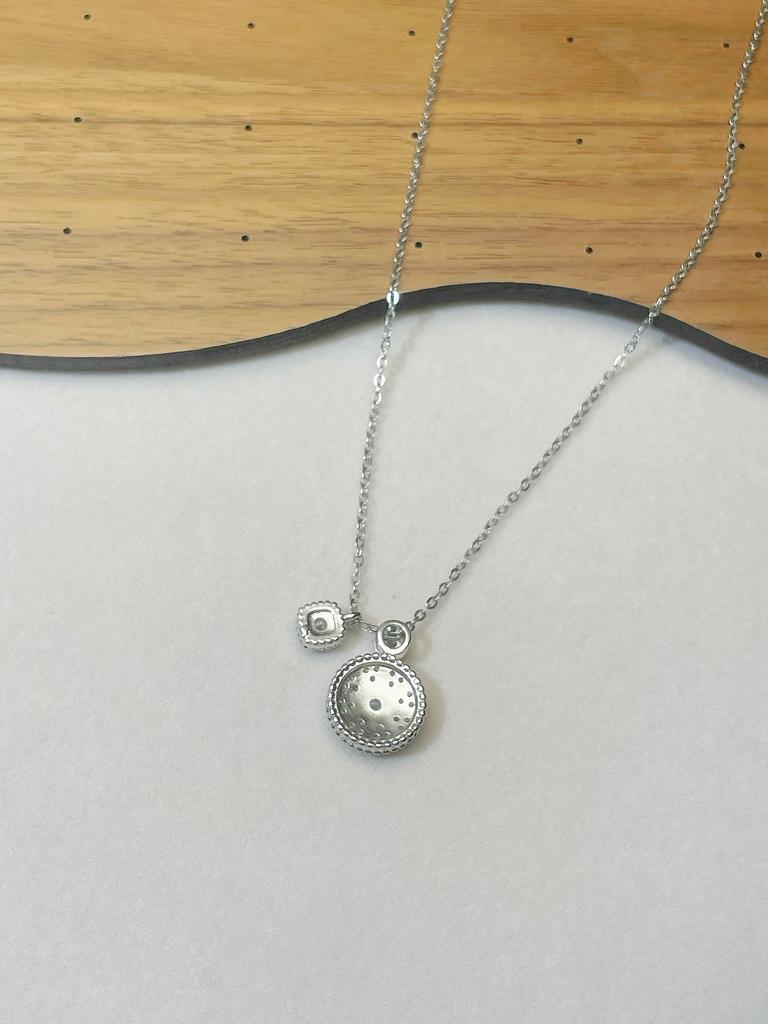 Sparkle Zircon Star Compass Necklace for Women Elegant Light Luxury Niche Premium Simple Versatile Collarbone Chain