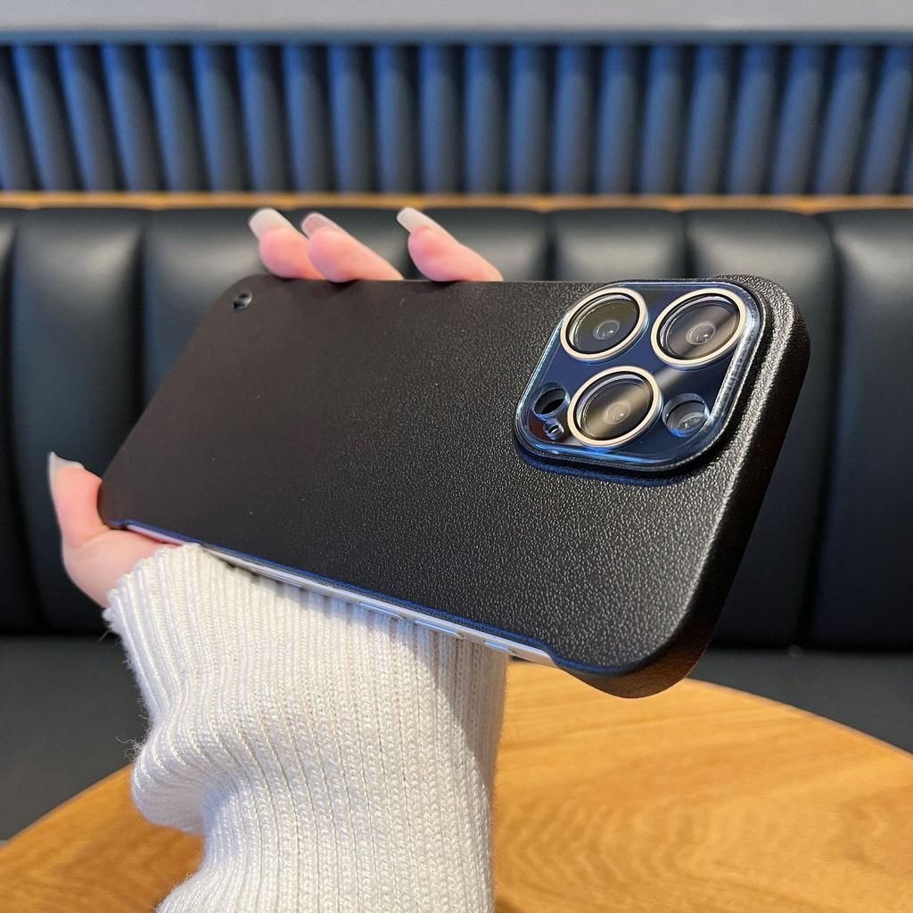 The Ultra-thin Borderless Leather Texture Is Suitable for The Apple 15promax Cooling Phone Case. The Matte Solid Color of The IPhone14 Is Shockproof