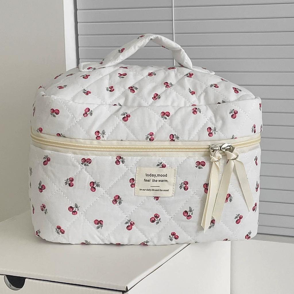 Quilted Berry Makeup Bag – Cute Large Capacity Travel Toiletry Organizer for Girls, Ins Style Cosmetic Pouch