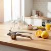 Ustensile pentru fructe și legume – Storcătoare de sucuri manuale și electrice