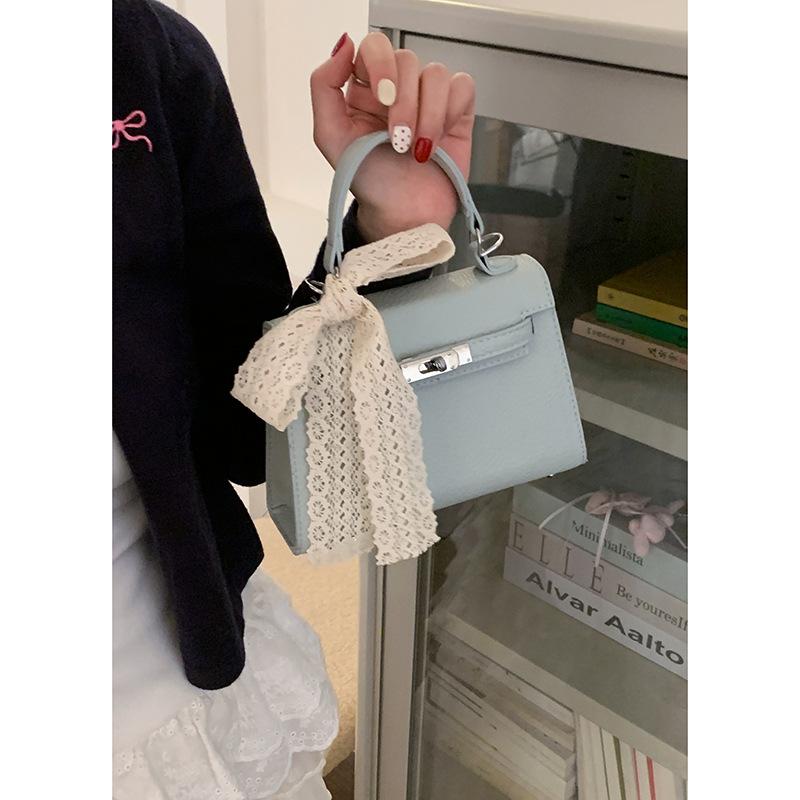 

Niche design handbag bag women s versatile 2025 new spring small square bag fashion crossbody bag Kelly bag синий