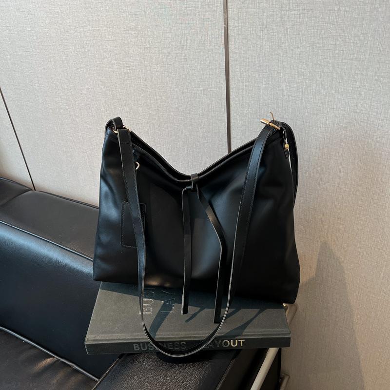 

Корейская версия простой сумки через плечо в стиле ins, женская, весна-лето 2025, новый тренд, универсальная сумка-мессенджер высокого класса