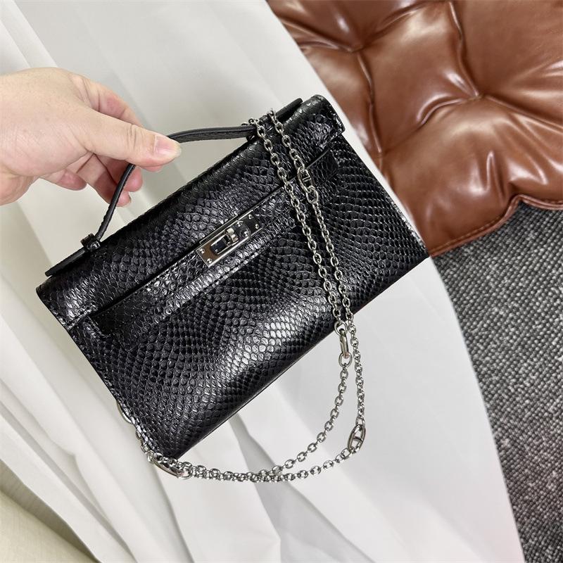 French Niche Temperament Portable Small Bag Women's Bag 2025 New Trendy Fashion Shoulder Bag Foreign Style Snake Pattern Messenger Bag