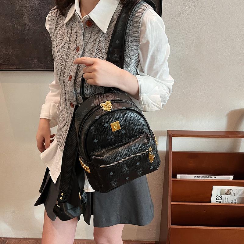 This year's popular fashion commuter premium texture student bag 2025 casual super fire large capacity double shoulder women's bag