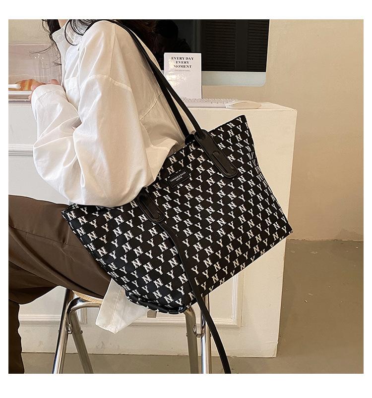 Handbag women's 2023 spring and summer new large-capacity tote bag popular shoulder bag fashionable texture big bag