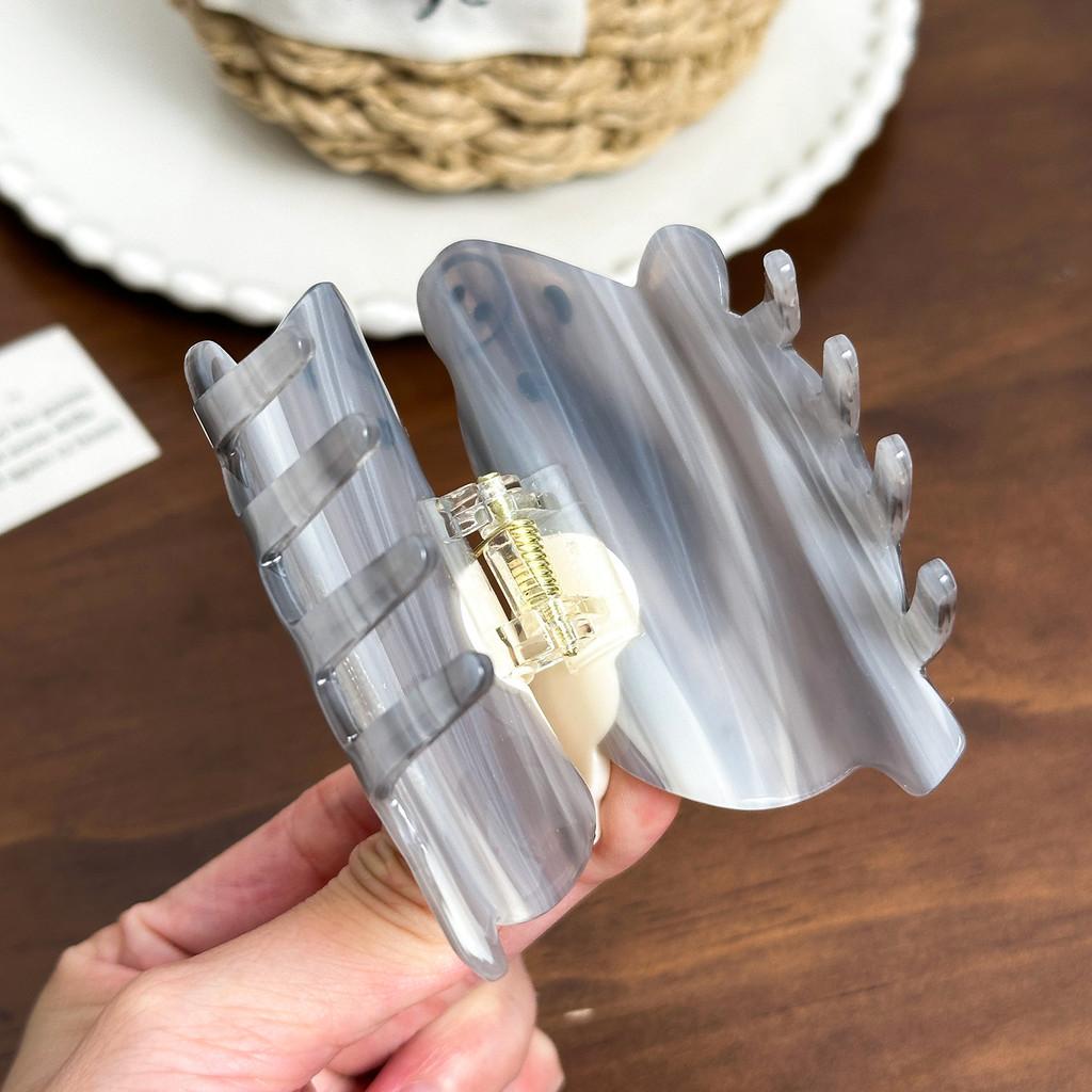 Cute Animal-themed Hair Clip Featuring A Stylish Flying Pig Design In Multiple Colors