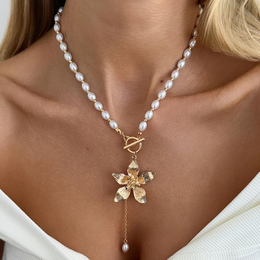 Imitation Pearl Choker Necklace Women Flower Pendant Aesthetics Jewelry Gift