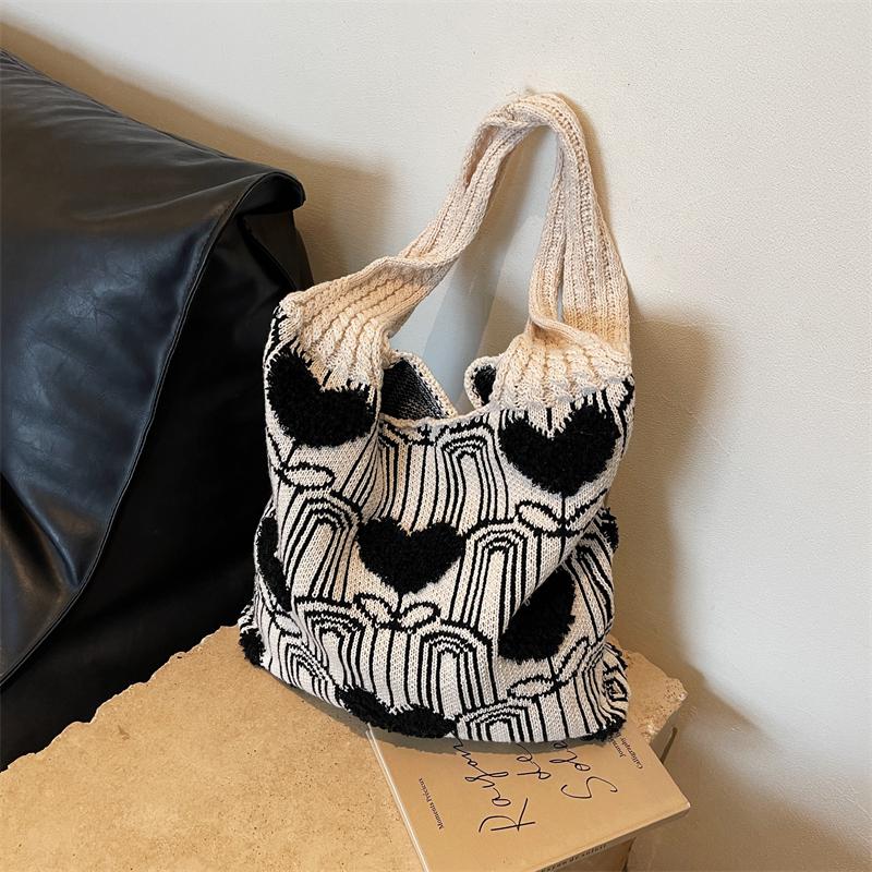 Leisure Knitted Tote Bag Women's New Fashion Versatile Single Shoulder Bags Heart Flower Large Capacity Commuter Shopping Bags