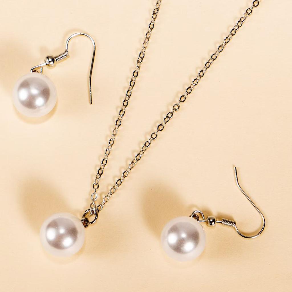 New Pearl Necklace Pendant Simple, Fashionable and Atmospheric Korean Version of Women's Collarbone Chain Temperament Classic Earrings Necklace Set
