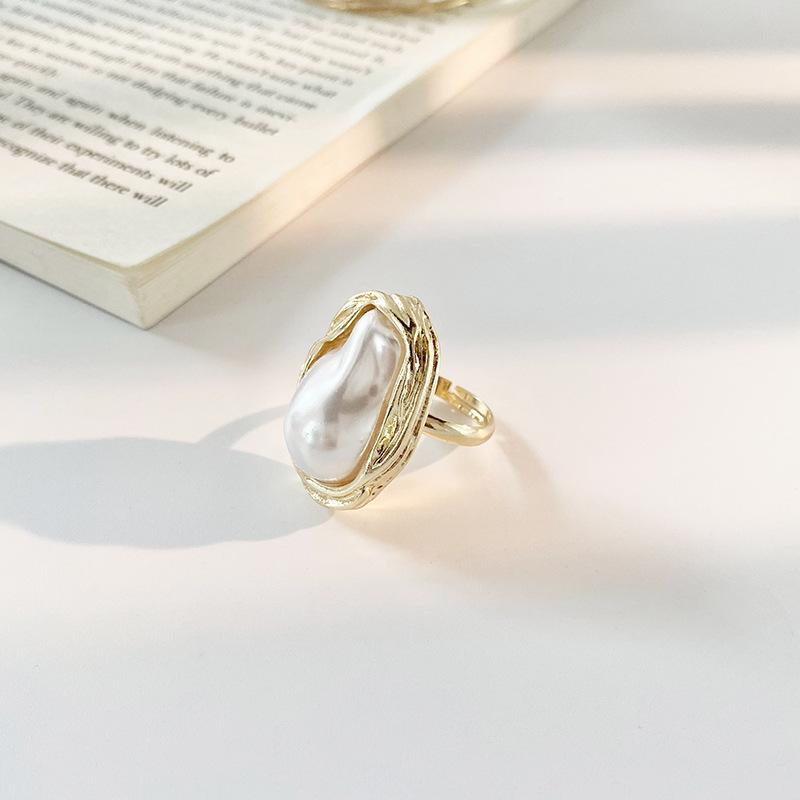 

Sweet Silver Color Trend Creative New Love Heart Shaped Gold Ring Light Luxury Metallic Texture Girls Jewelry Couple