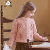 Handgestrickter Cardigan für Mädchen mit Stickerei