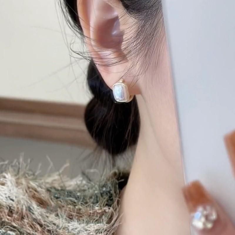 Elegant French-Inspired Square Pearl Earrings for Women