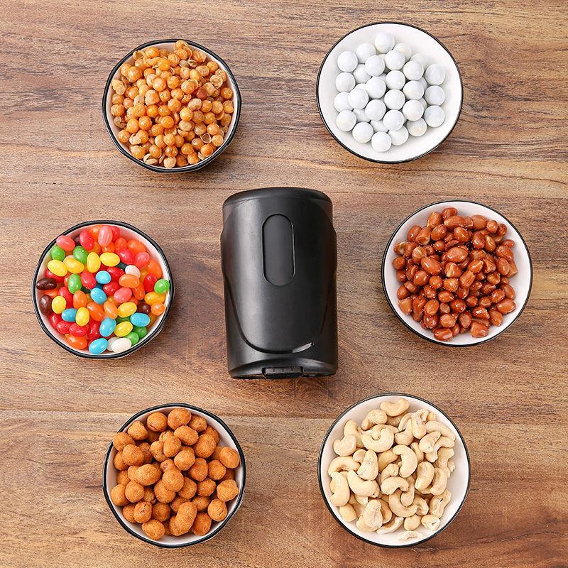 Casual snack feeder, nut snack dispenser, car-mounted feeder, portable quantitative feeder