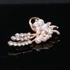 Shining Romantic Wedding Brooch Gift Elegant Faux Pearls Rhinestone Lapel Pin Costume Accessories