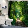 1 Stück Duschvorhang - Ruhiger Waldweg mit üppigem Grün und gesprenkeltem Sonnenlicht, Perfekt für die Badezimmerdekoration, Bringt
