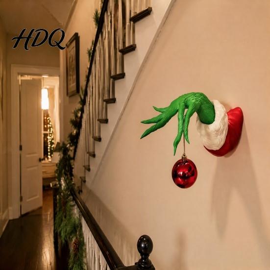 Funny Christmas Door Sign Elf Hand Tree Decorations with Red Hanging Balls Green Wall Festive Atmosphere Decor Decor Mount for Xmas Home Indoor New