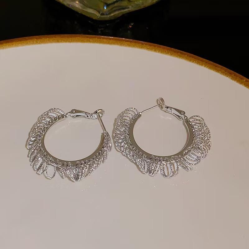 Gold-Tone Geometric Twist Earrings: Fashionable and Versatile Multi-Layer Braided Earrings for Women.