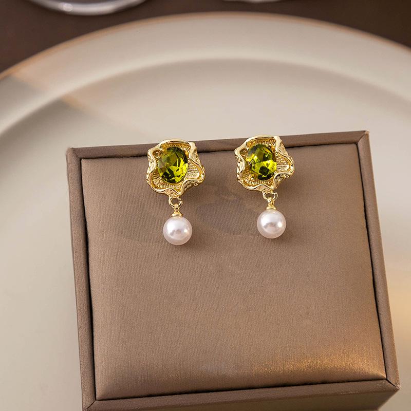 

French Retro Pearl & Peridot Flower Dangle Earrings - Elegant Micro-set Pleated Design.