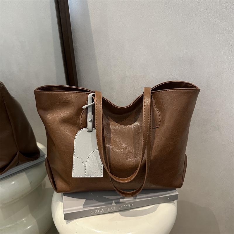 

Новая модная сумка-тоут для通勤, нишевая, с ощущением высокого класса, на плечо, подмышку, для выхода в свет, большой вместимости, женская сумка коричневый