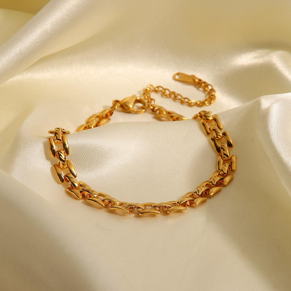 Youthway New Metallic Style Strap Bracelet Gold Color Stainless Steel Trendy Charm Waterproof Jewelry For Women Men