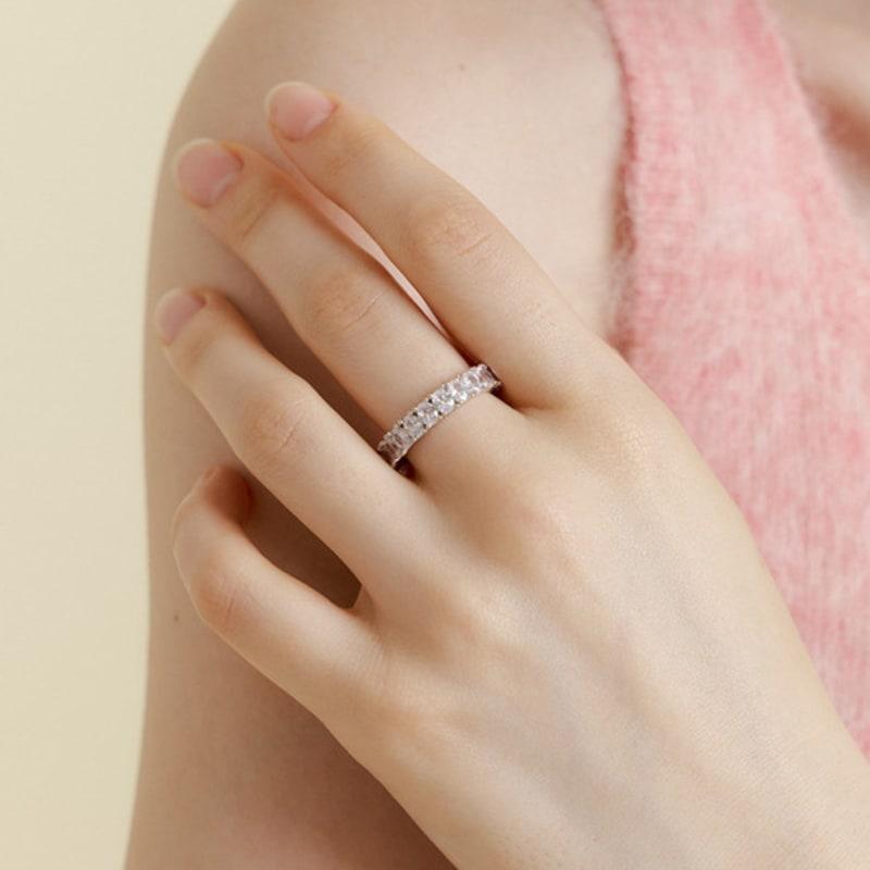 MATIAS Oval Glow Ring