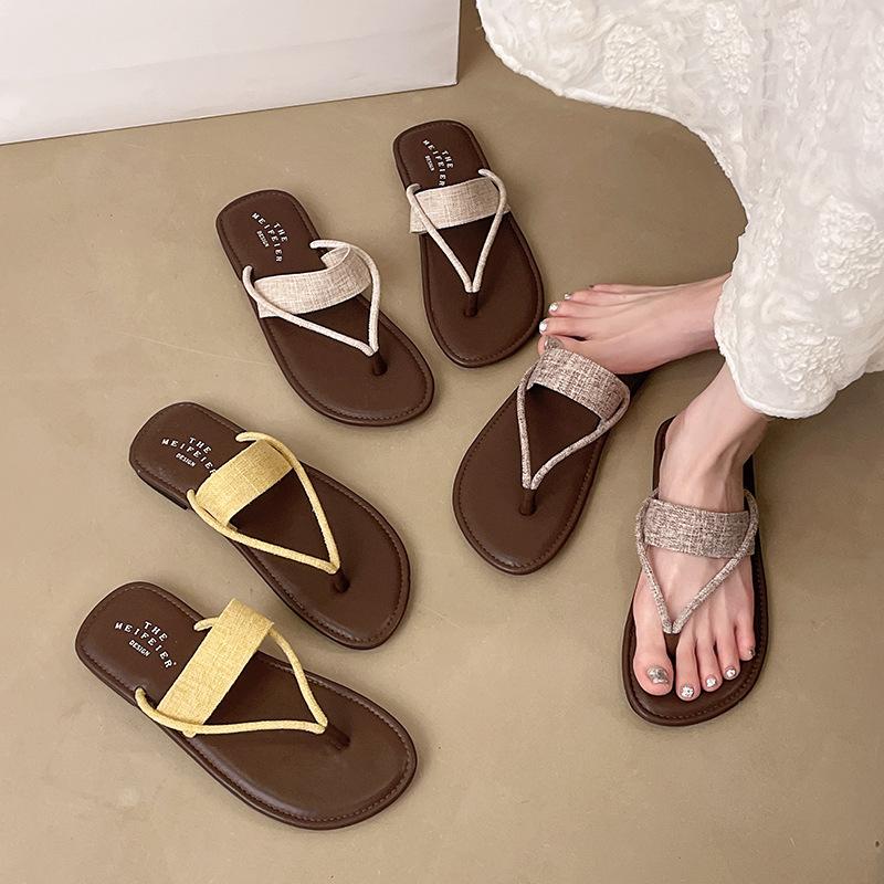Retro niche woven flat-bottomed slippers for women's summer wear with skirts, vacation beach sandals