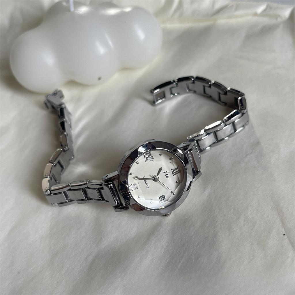 Niche Round Small Dial Student Mori Bracelet Steel Belt Simple Temperament Small Watch Women's Light Luxury Retro