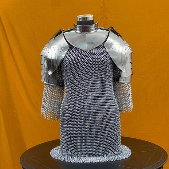 Royal Women's Chainmail Armor Set Elegant Medieval Battle Gear with Pauldrons Gorget for LARP, Cosplay Historical Reenactments