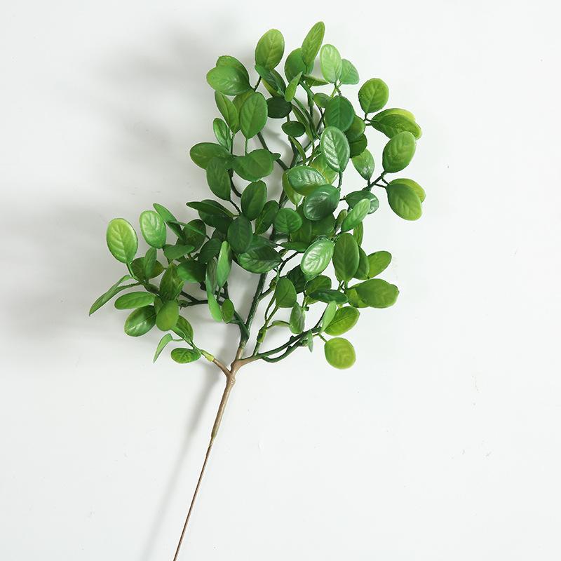 Ramură Artificială de Pin cu Frunze de Arțar și Accente de Chiparos