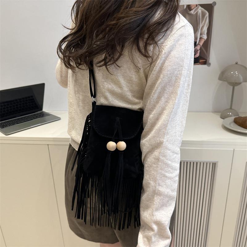 New bag, fringed bag, shoulder bag, women's retro women's bag, messenger bag, mobile phone bag.