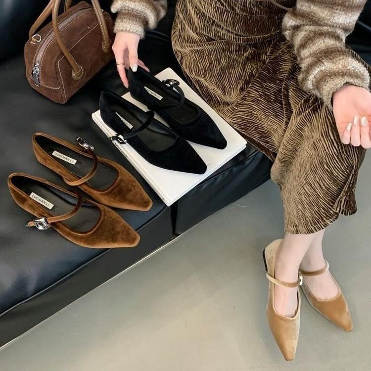 

French temperament velvet pointed one-word strap single shoes 2024 spring and summer new shallow mouth high-end niche ladyshoes work shoes 35 коричневый