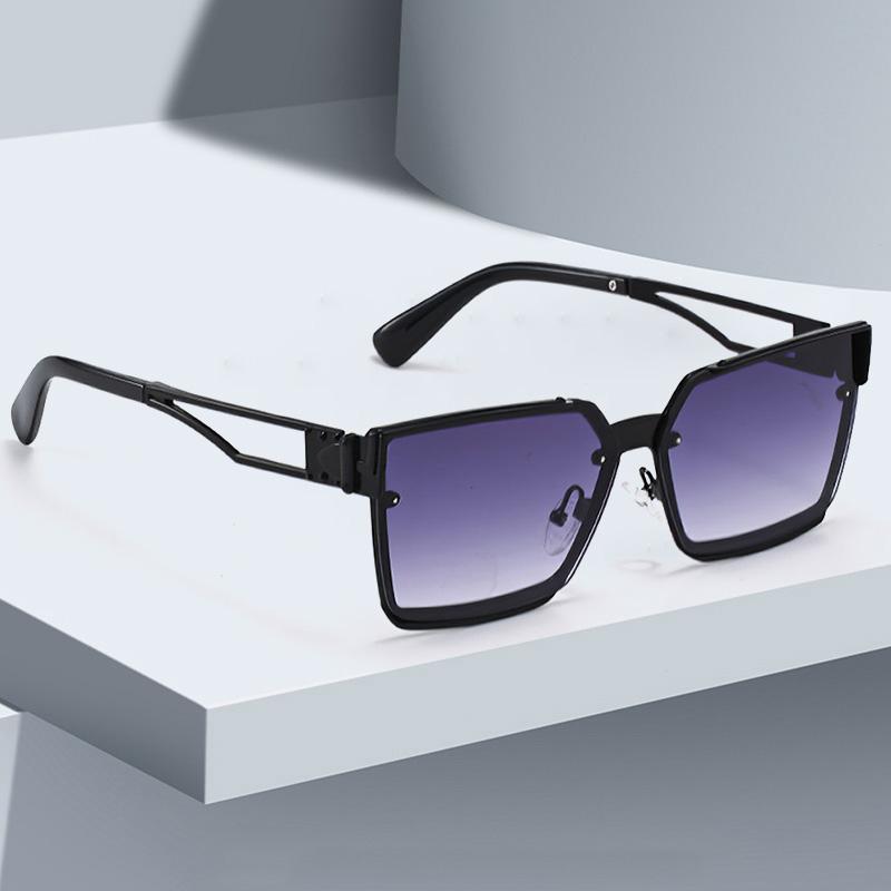 Vintage Sunglasses for Women Trendy Square Gold Border Brown Gradient Summer Glasses Fashion Accessory