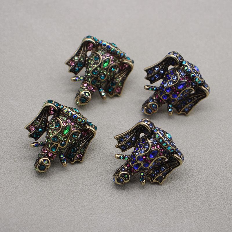 

Vintage European & American Elephant Earrings with Austrian Rhinestones синий