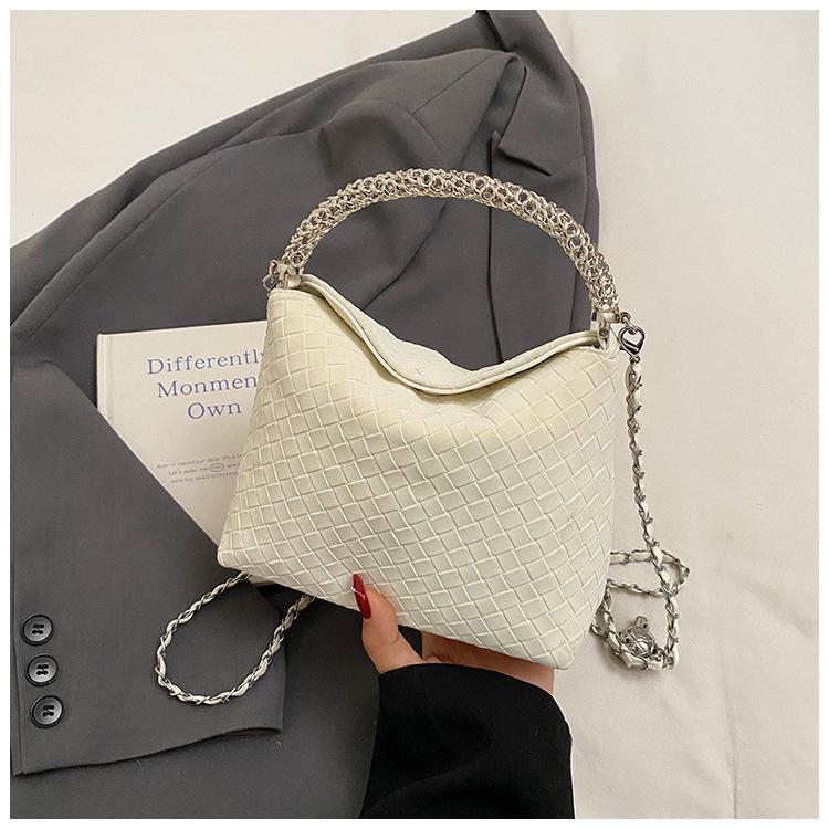 

2025 new bag messenger bag versatile messenger niche design retro shoulder bag women s underarm bag commuter bag белый