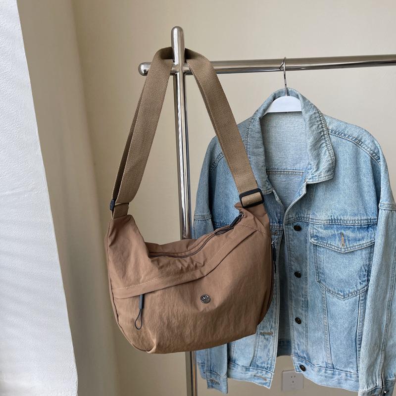 

Летняя сумка кроссбоди большой вместимости, Модная сумка на плечо, Женский рюкзак для поездок на работу, Простая сумка-пельмень темно-коричневого