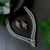 Vergoldetes traditionelles Kundan- und Perlen-Ohrring-Halsketten-Schmuckset für Damen