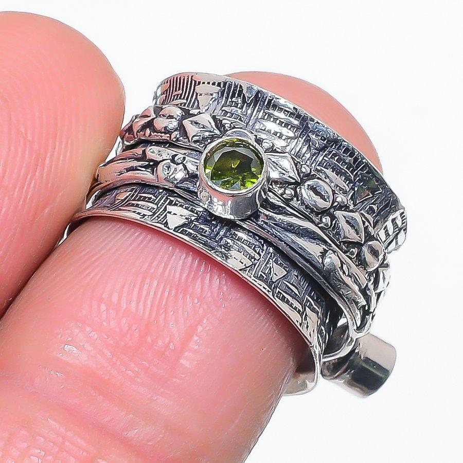 

Peridot Handmade 925 Sterling Silver Jewelry Ring Size 7 Q9H24