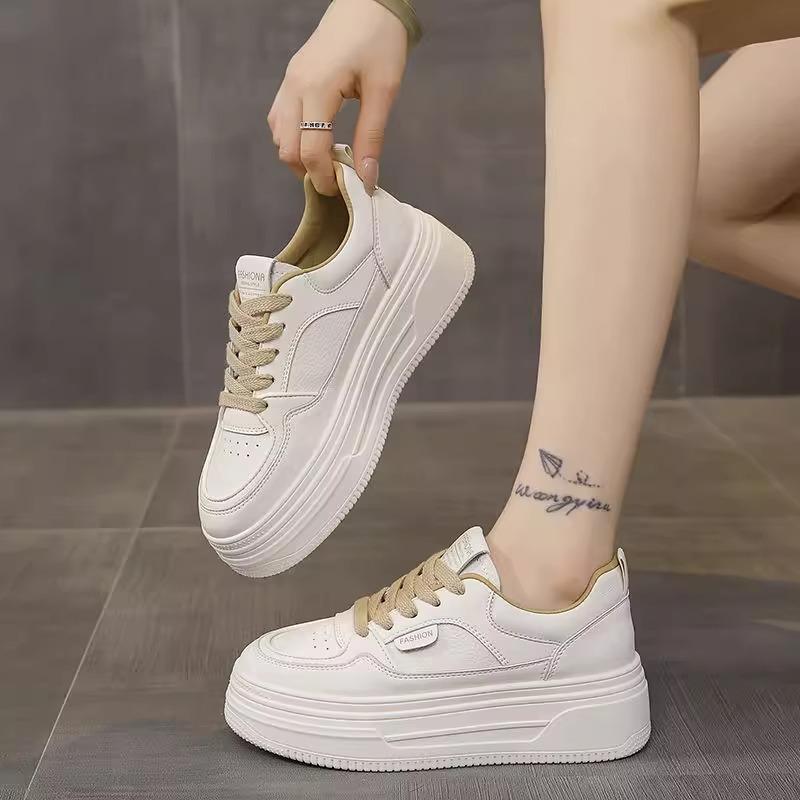 High-end soft-soled little white shoes for women in the autumn of 2025, new fashionable and versatile, comfortable and foot-showing small casual board