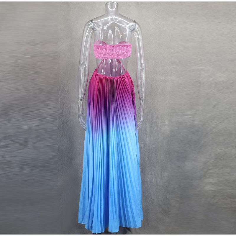 Летнее градиентное плиссированное женское платье с бретельками через шею без рукавов — фото 15