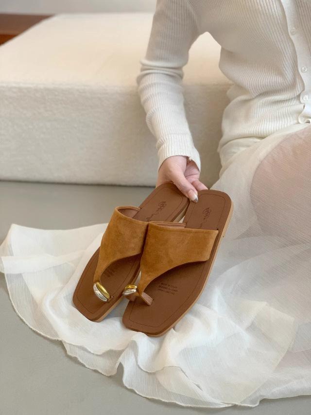 

Темпераментные крутые шлепанцы на плоской подошве, женская уличная обувь, лето 2025, новая французская мода, повседневные сандалии с закрытым носком для отпуска, пляжа 40 коричневый