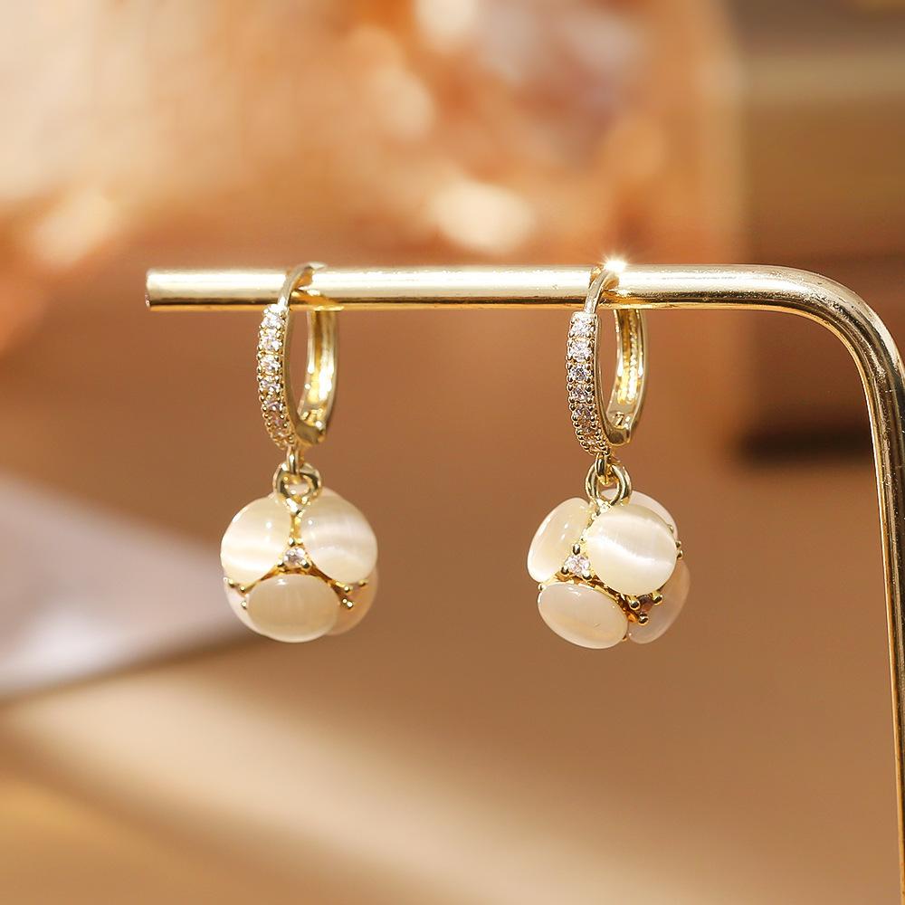 New trendy light luxury opal hydrangea earrings women's fashion temperament high-end ear buckles retro versatile ball earrings